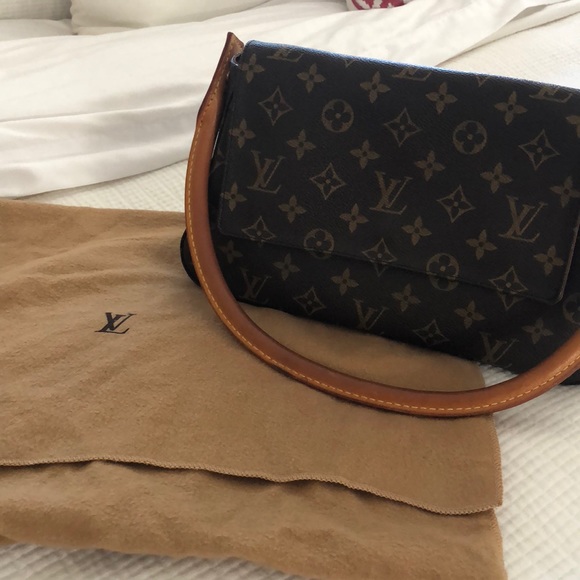 Small Louis Vuitton Monogram shoulder bag - Picture 1 of 3
